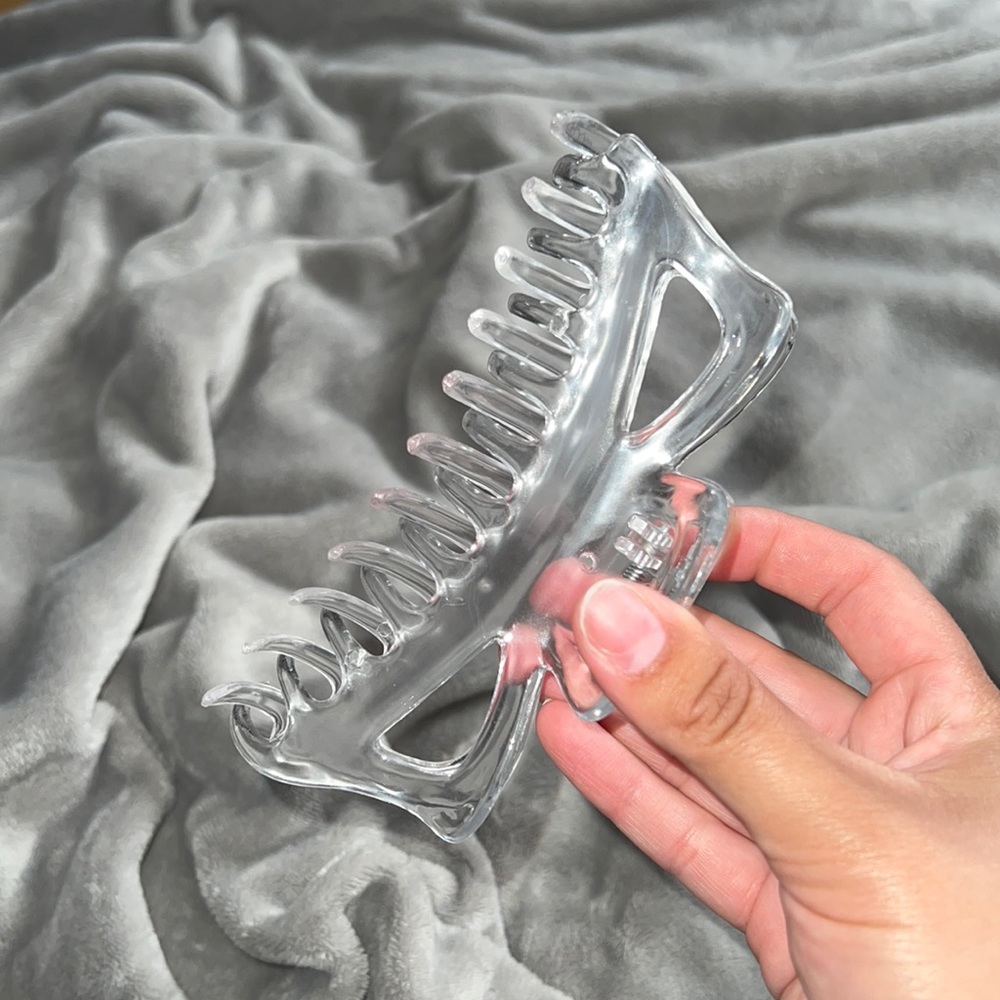 Large clear claw clip